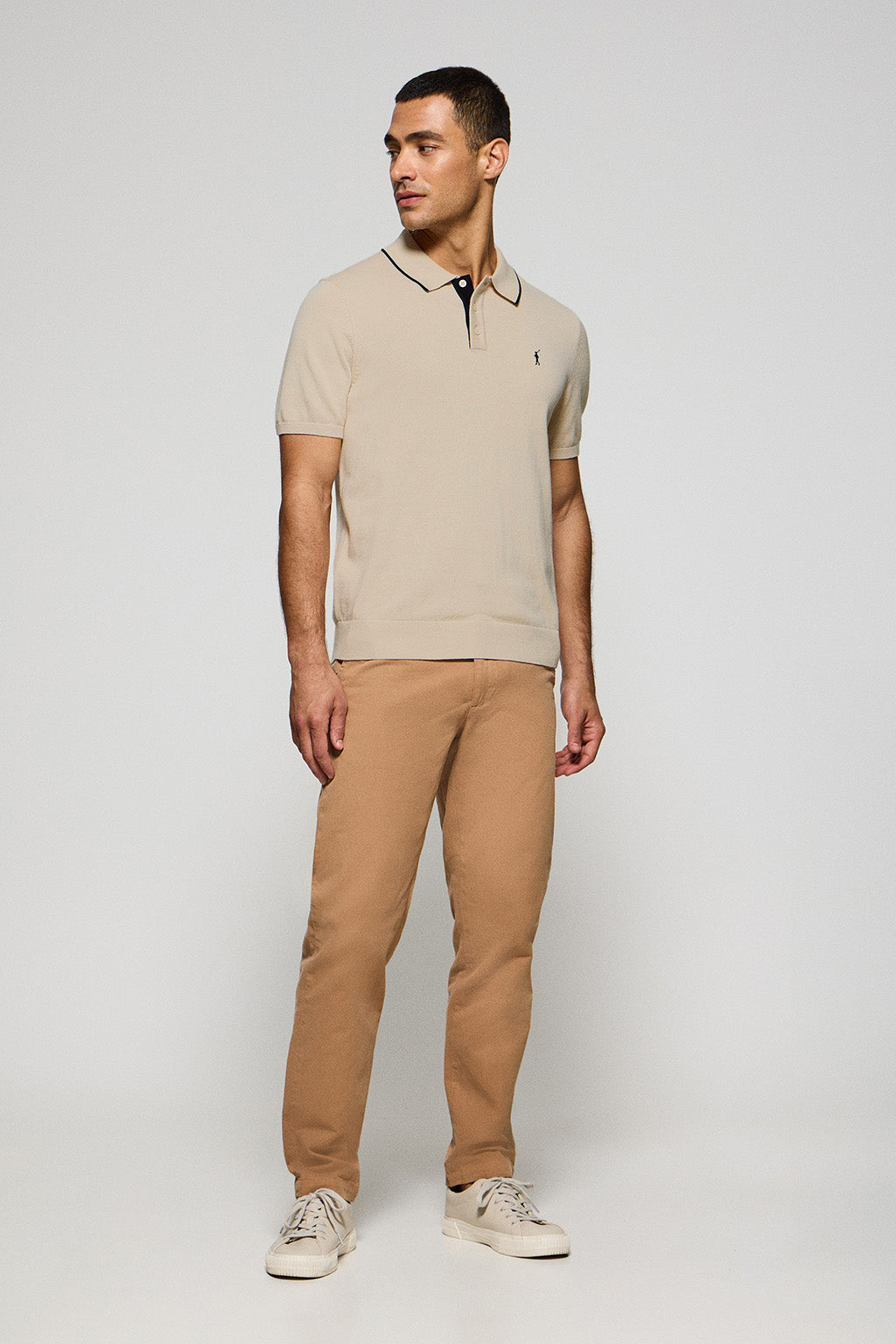 Polo beige à boutons