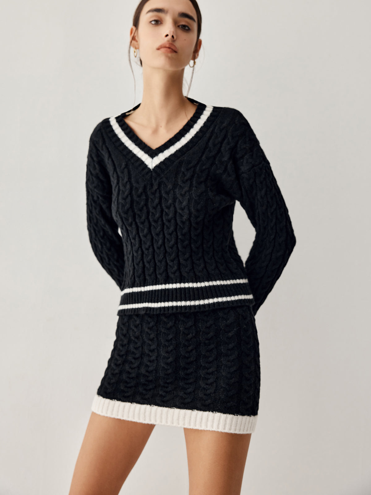 - Pull en maille torsadée avec jupe