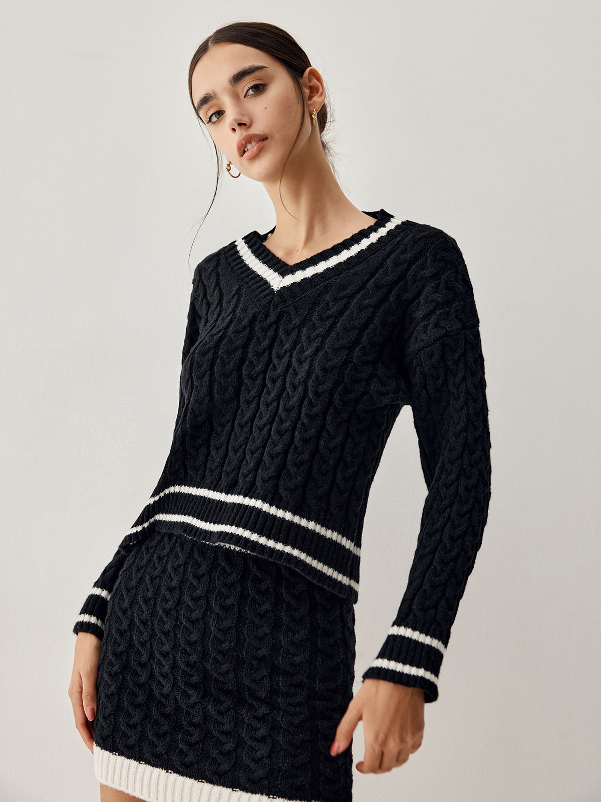 - Pull en maille torsadée avec jupe