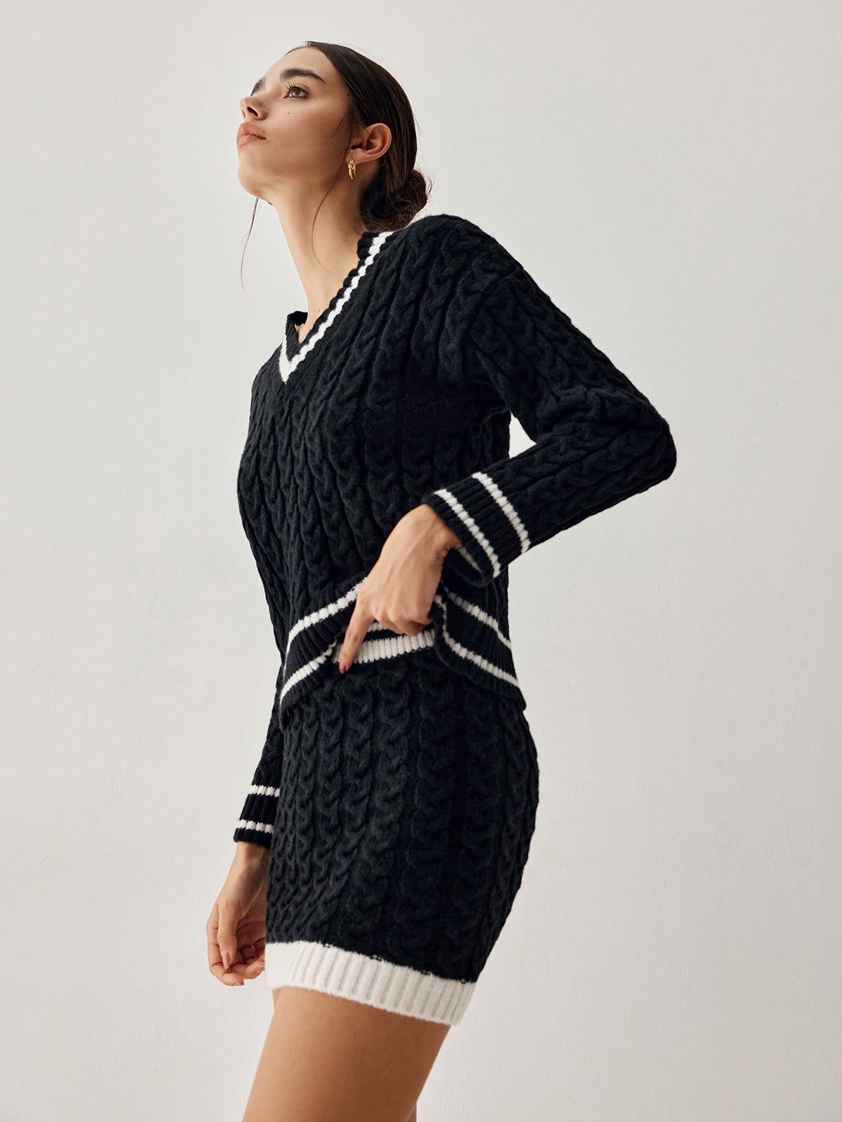 - Pull en maille torsadée avec jupe