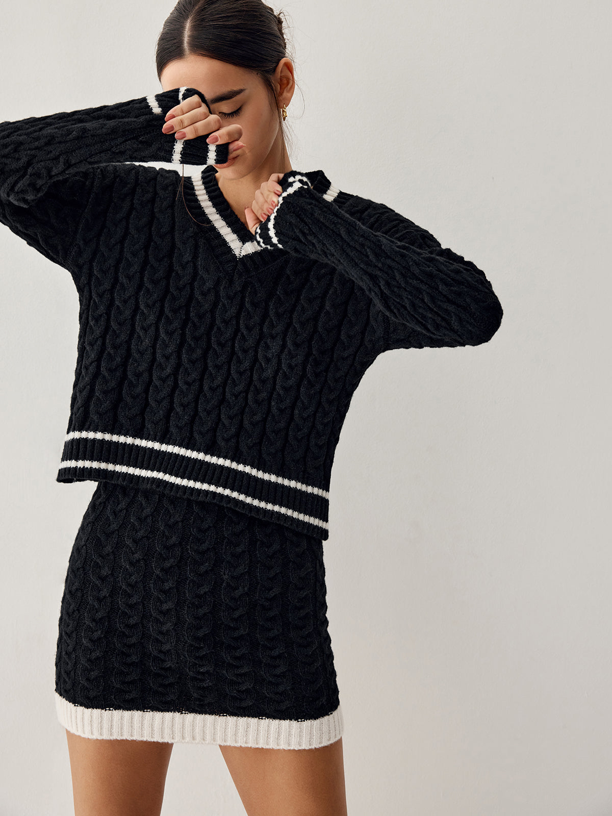 - Pull en maille torsadée avec jupe